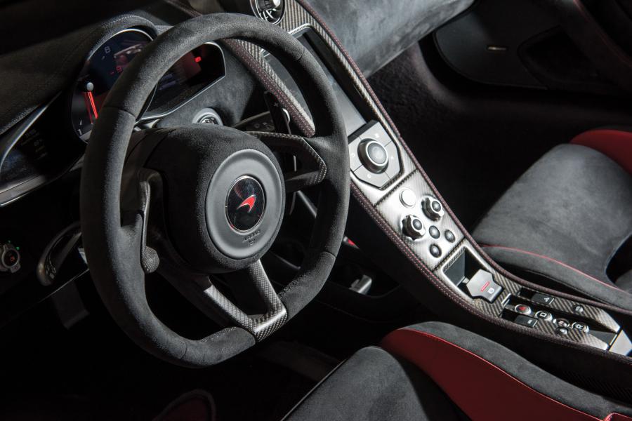 Интерьер McLaren 675LT Spider 2016 года  (NA) (фото 6 из 23)